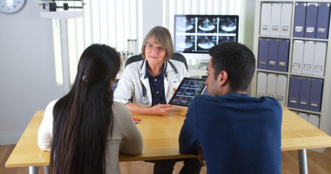 DaytranslationsBlog-Doctor-Talking-To-Interracial-Couples-About-Medical-Findings